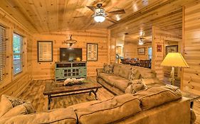 Broken Bow Oasis Hot Tub, Fire Pit And Patio